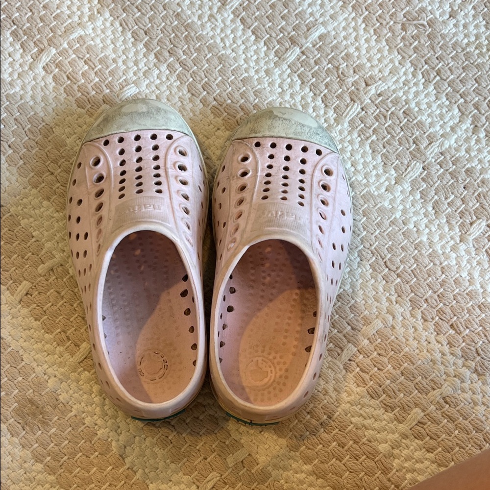 Native Kids Water Shoes in Soft Pink